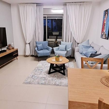 מרחק נגיעה בתקווה Apartment Petach Tikva Ngoại thất bức ảnh