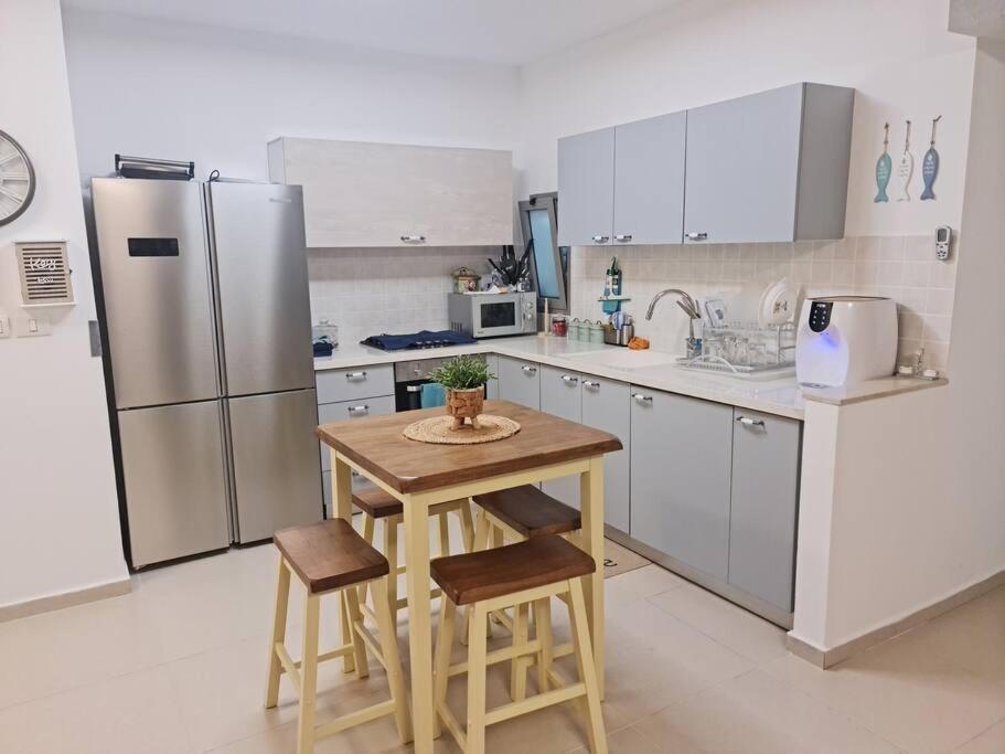 מרחק נגיעה בתקווה Apartment Petach Tikva Ngoại thất bức ảnh