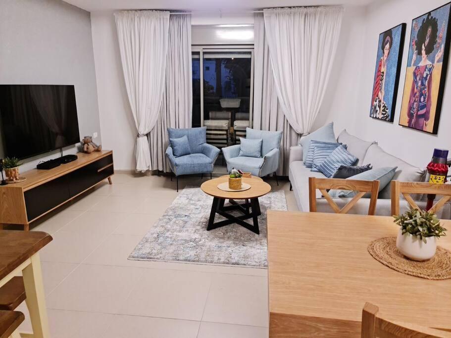 מרחק נגיעה בתקווה Apartment Petach Tikva Ngoại thất bức ảnh