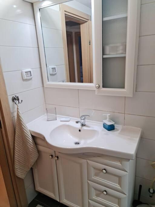מרחק נגיעה בתקווה Apartment Petach Tikva Ngoại thất bức ảnh