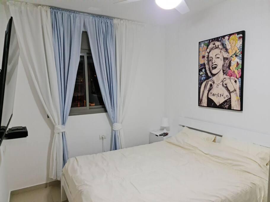 מרחק נגיעה בתקווה Apartment Petach Tikva Ngoại thất bức ảnh